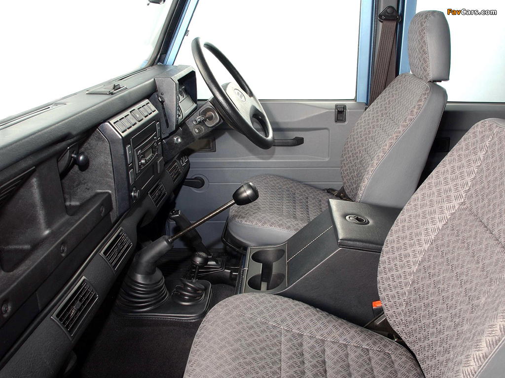 Pictures of Land Rover Defender 110 Double Cab Pickup ZA-spec 1990–2007 (1024 x 768)