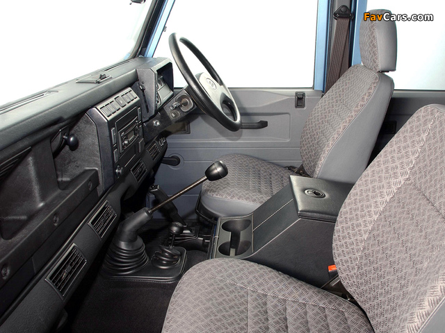 Pictures of Land Rover Defender 110 Double Cab Pickup ZA-spec 1990–2007 (640 x 480)