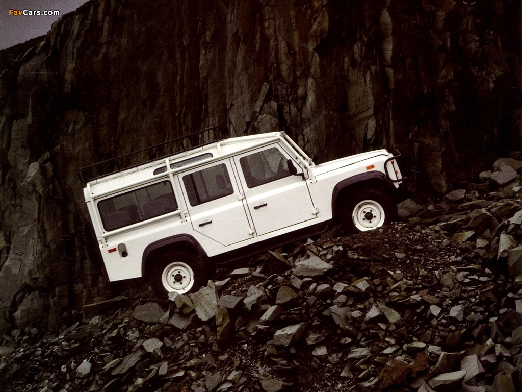 Pictures of Land Rover Defender 110 NAS Station Wagon 1993–97 (1024 x 768)