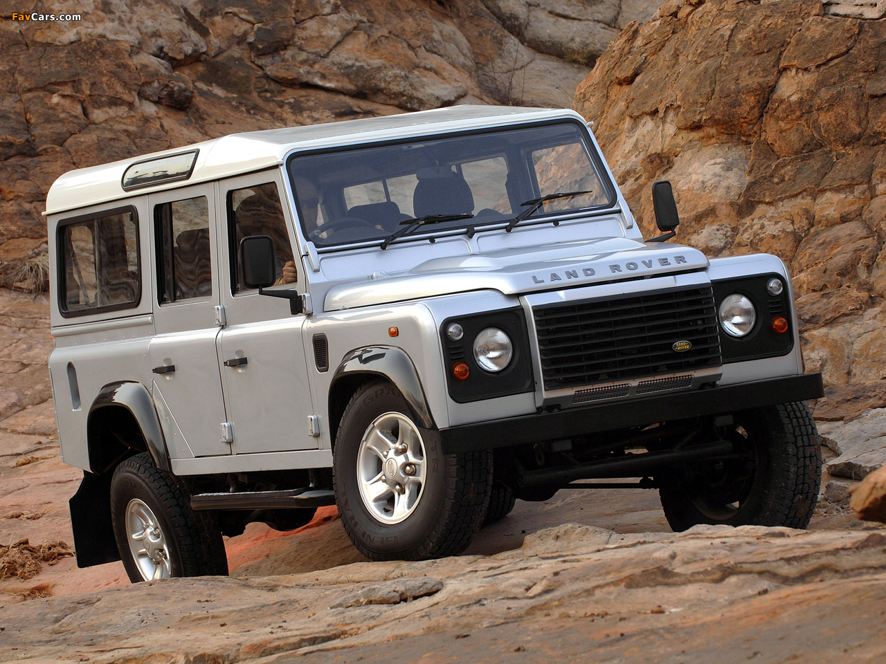 Pictures of Land Rover Defender 110 Station Wagon ZA-spec 2007 (1280 x 960)