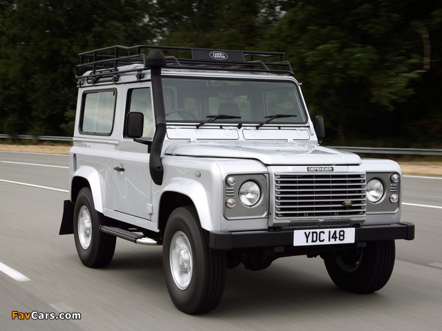 Pictures of Land Rover Defender 90 Station Wagon 1990–2007 (640 x 480)