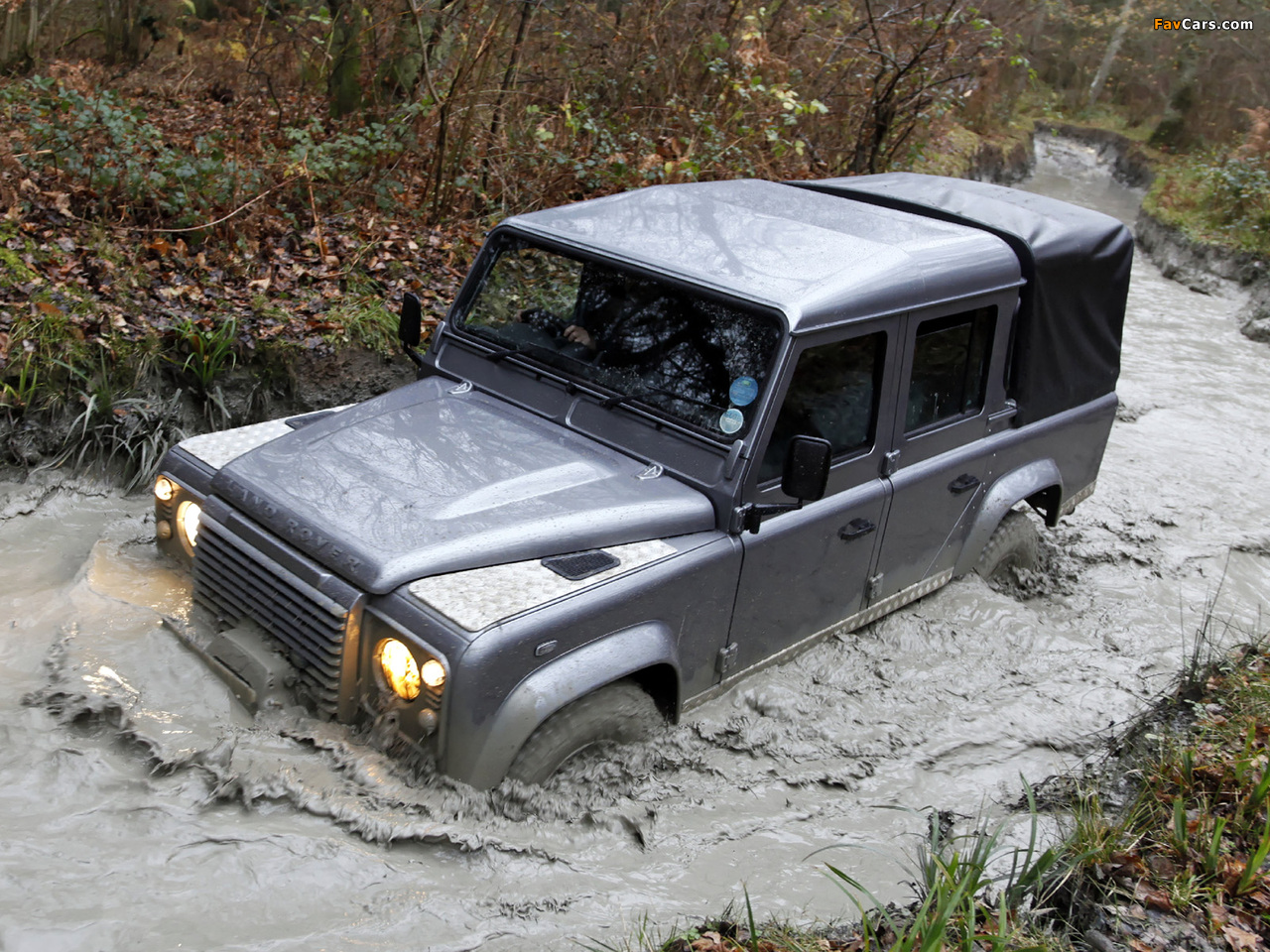 Land Rover Defender 110 Double Cab Pickup UK-spec 2007 wallpapers (1280 x 960)