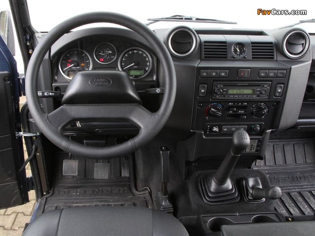 Land Rover Defender 110 Station Wagon EU-spec 2007 wallpapers (640 x 480)