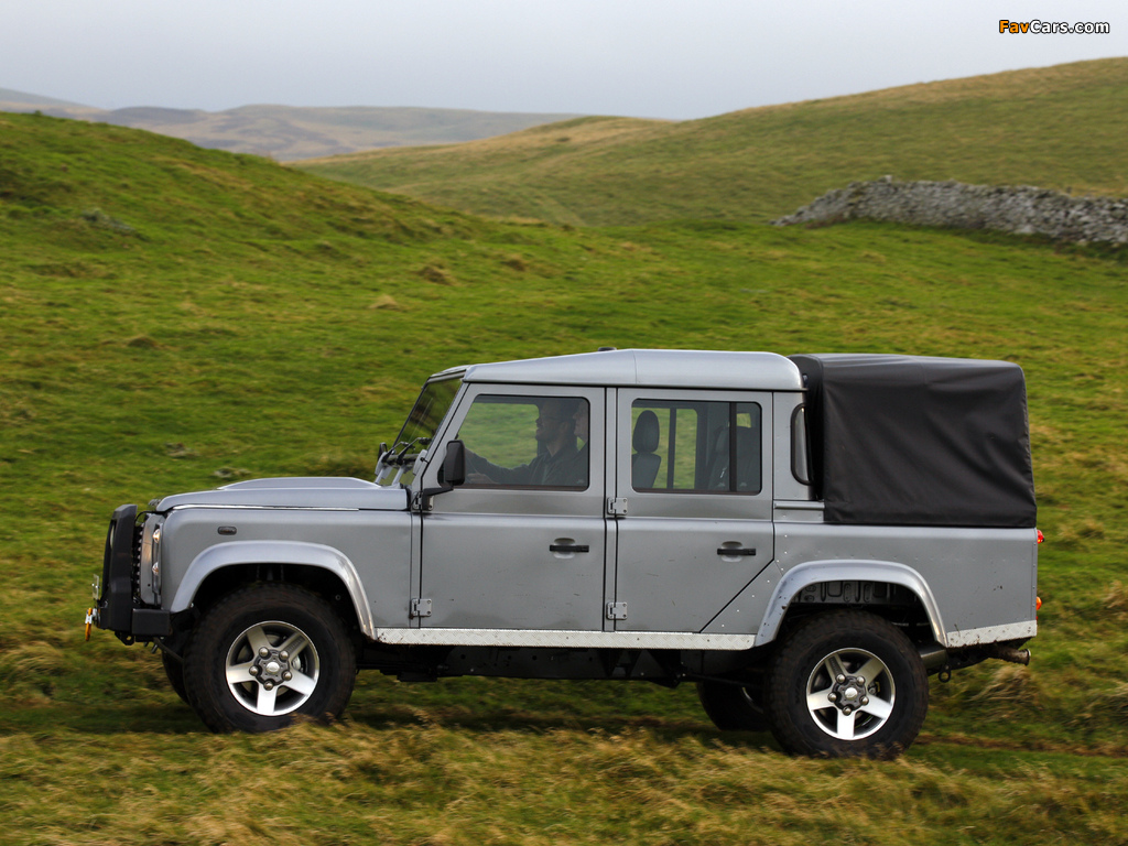 Land Rover Defender 110 Double Cab Pickup UK-spec 2007 wallpapers (1024 x 768)