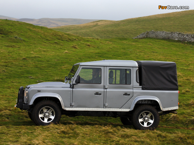 Land Rover Defender 110 Double Cab Pickup UK-spec 2007 wallpapers (640 x 480)
