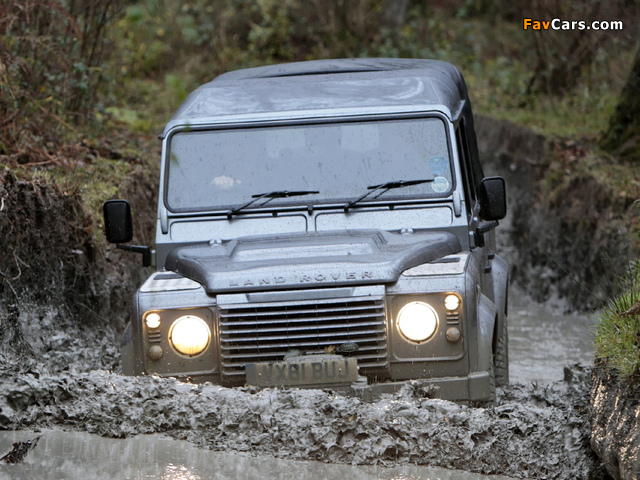 Land Rover Defender 110 Double Cab Pickup UK-spec 2007 wallpapers (640 x 480)