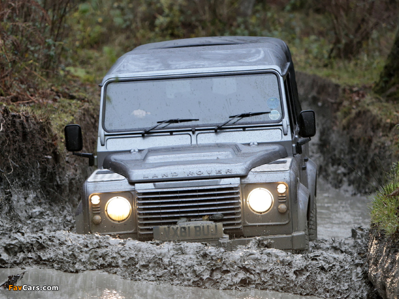 Land Rover Defender 110 Double Cab Pickup UK-spec 2007 wallpapers (800 x 600)