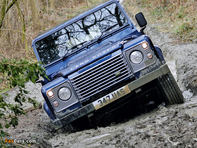Land Rover Defender 110 Utility Wagon UK-spec 2009 wallpapers (640 x 480)