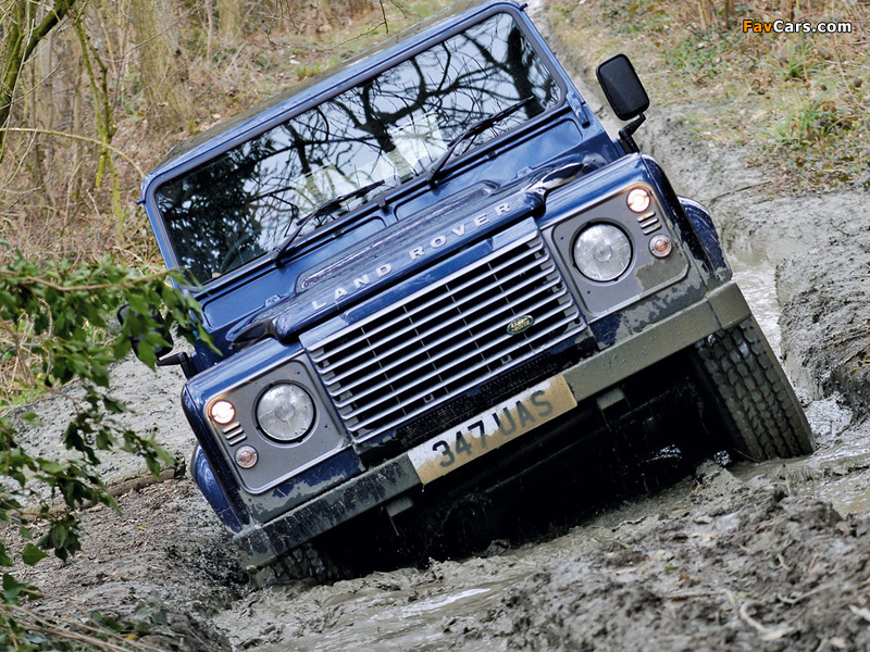 Land Rover Defender 110 Utility Wagon UK-spec 2009 wallpapers (800 x 600)