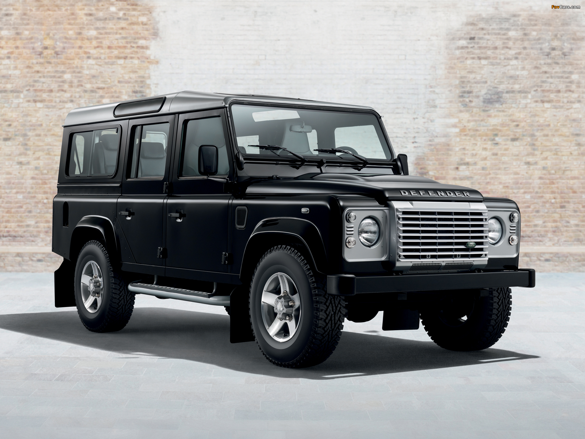 Land Rover Defender 110 Silver Pack 2014 wallpapers (2048 x 1536)