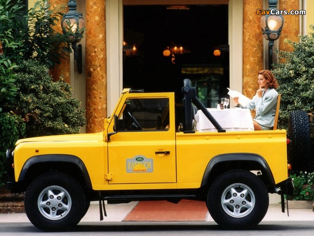 Land Rover Defender 90 Soft Top 1990–2007 wallpapers (640 x 480)