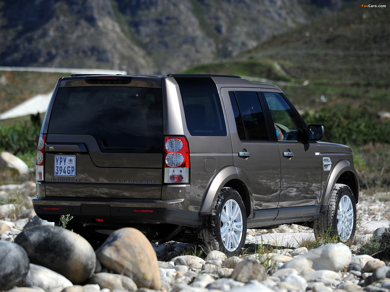 Images of Land Rover Discovery 4 3.0 TDV6 ZA-spec 2009–13 (1600 x 1200)