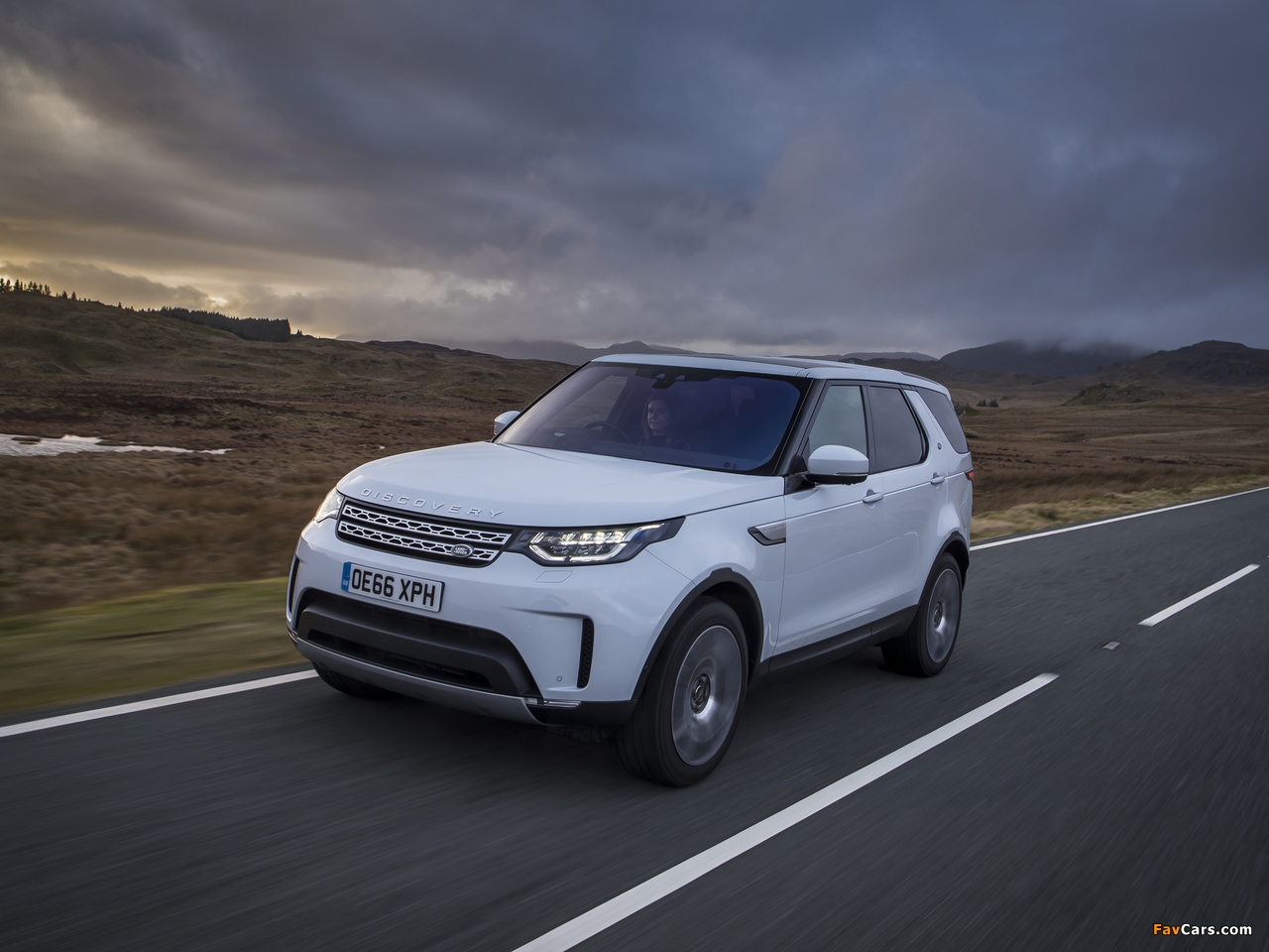 Images of Land Rover Discovery HSE Td6 UK-spec 2017 (1280 x 960)