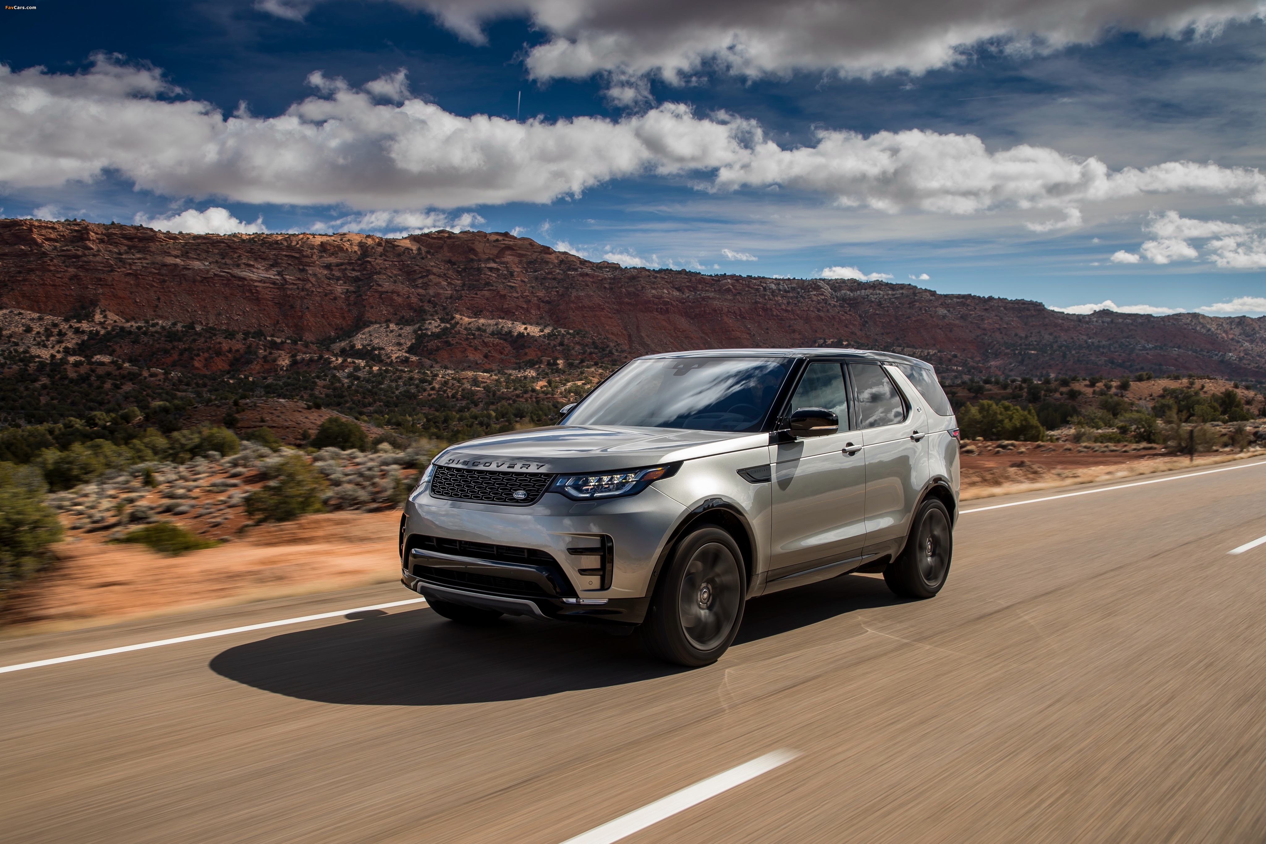 Images of Land Rover Discovery HSE Si6 Dynamic Design Pack North America 2017 (4096 x 2731)