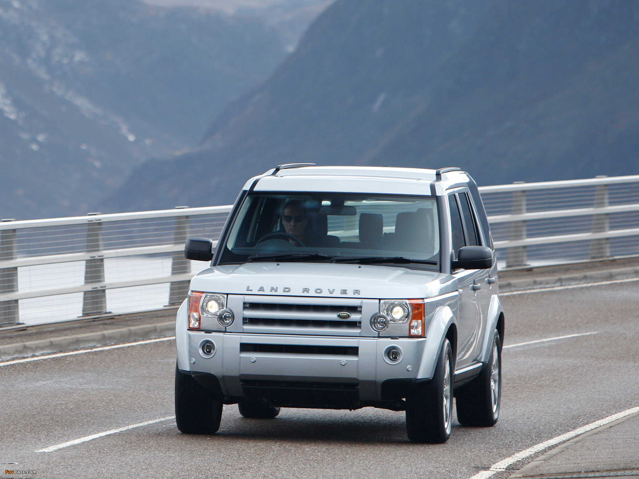 Land Rover Discovery 3 2008–09 wallpapers (2048 x 1536)