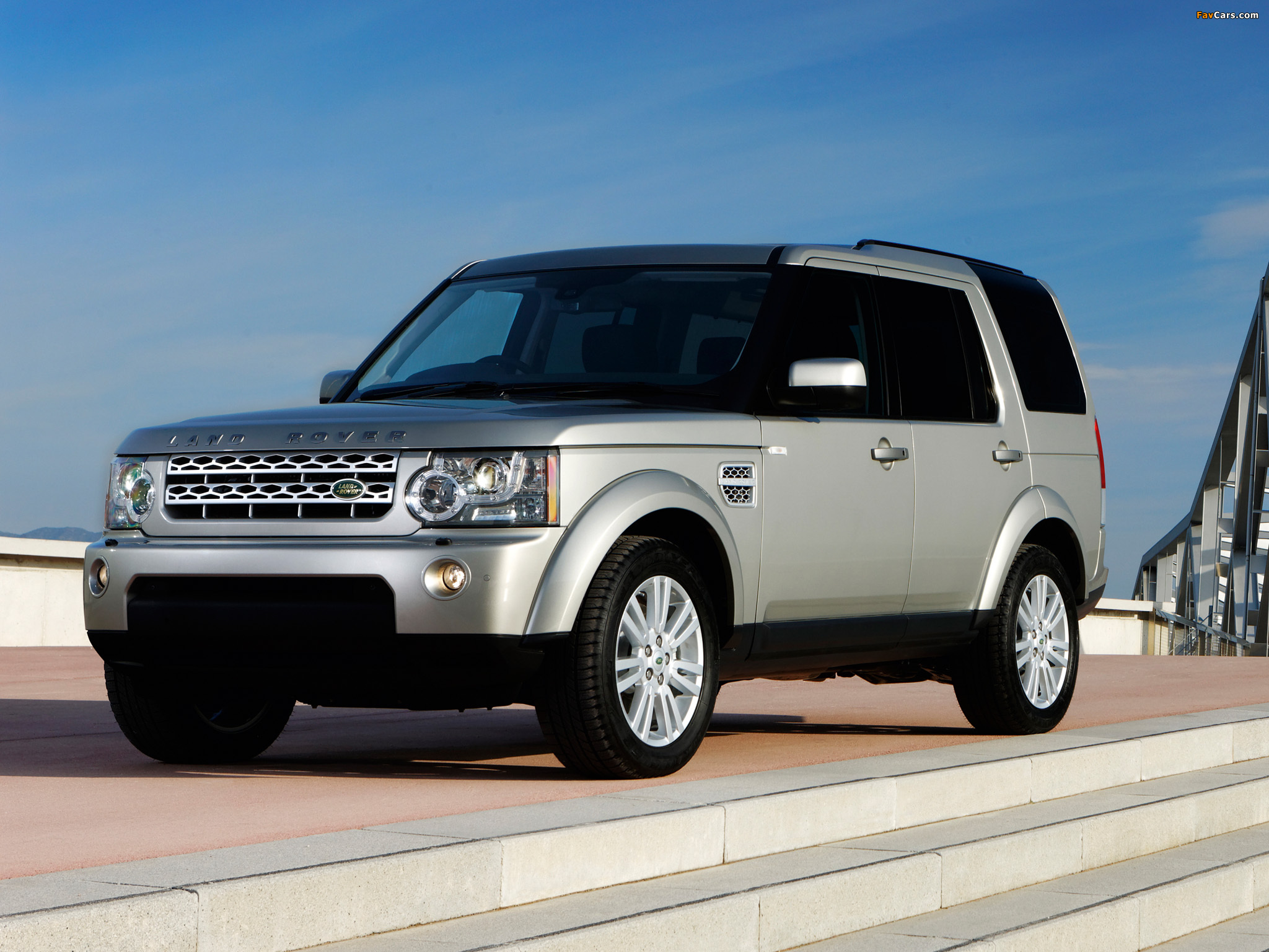 Land Rover Discovery 4 3.0 TDV6 UK-spec 2009 pictures (2048 x 1536)