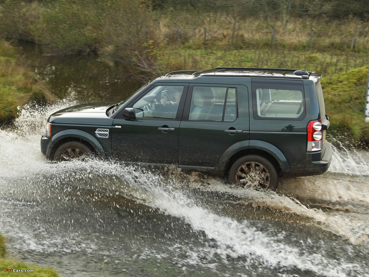 Land Rover Discovery 4 SDV6 HSE UK-spec 2009 wallpapers (1280 x 960)