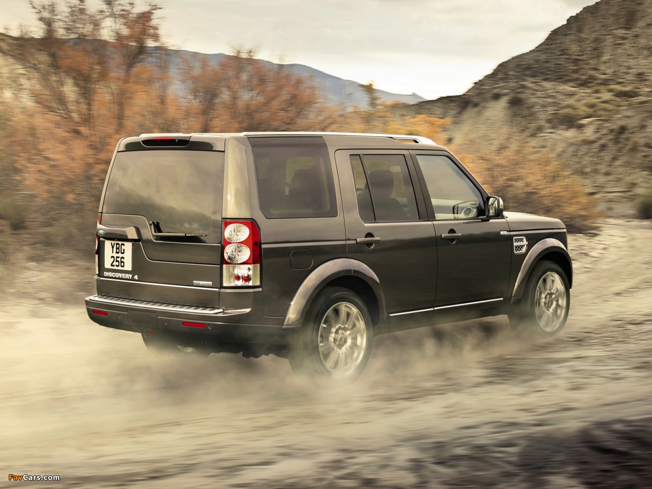 Land Rover Discovery 4 HSE Luxury Edition 2012 pictures (1280 x 960)
