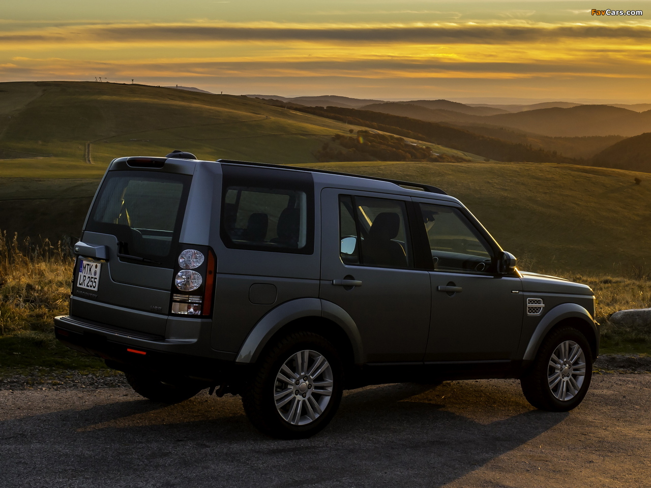 Land Rover Discovery 4 SCV6 HSE 2013 images (1280 x 960)