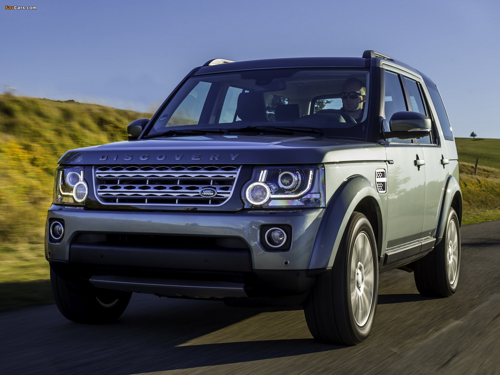 Land Rover Discovery 4 SCV6 HSE 2013 wallpapers (1600 x 1200)
