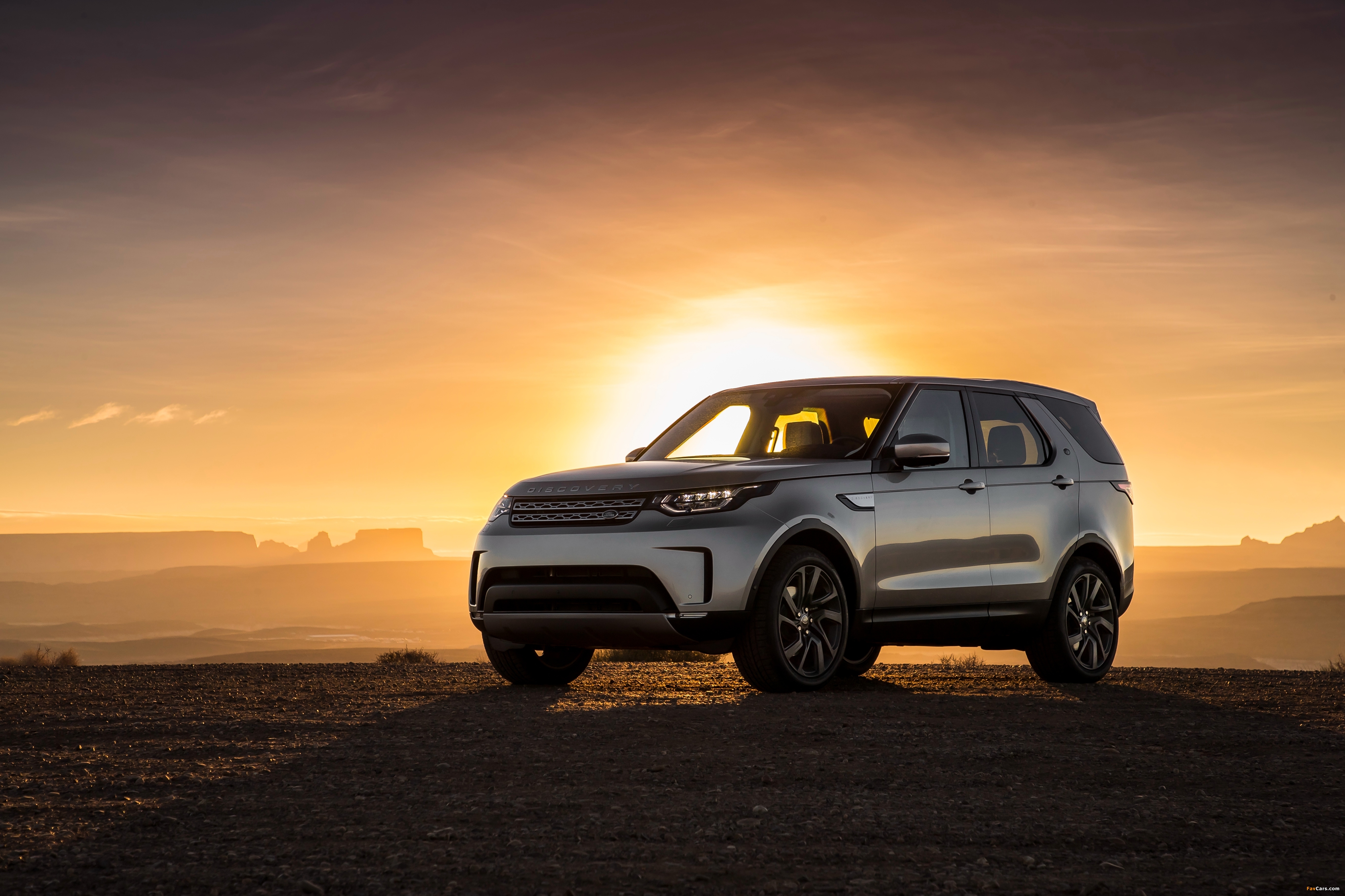 Land Rover Discovery HSE 2017 images (4096 x 2731)