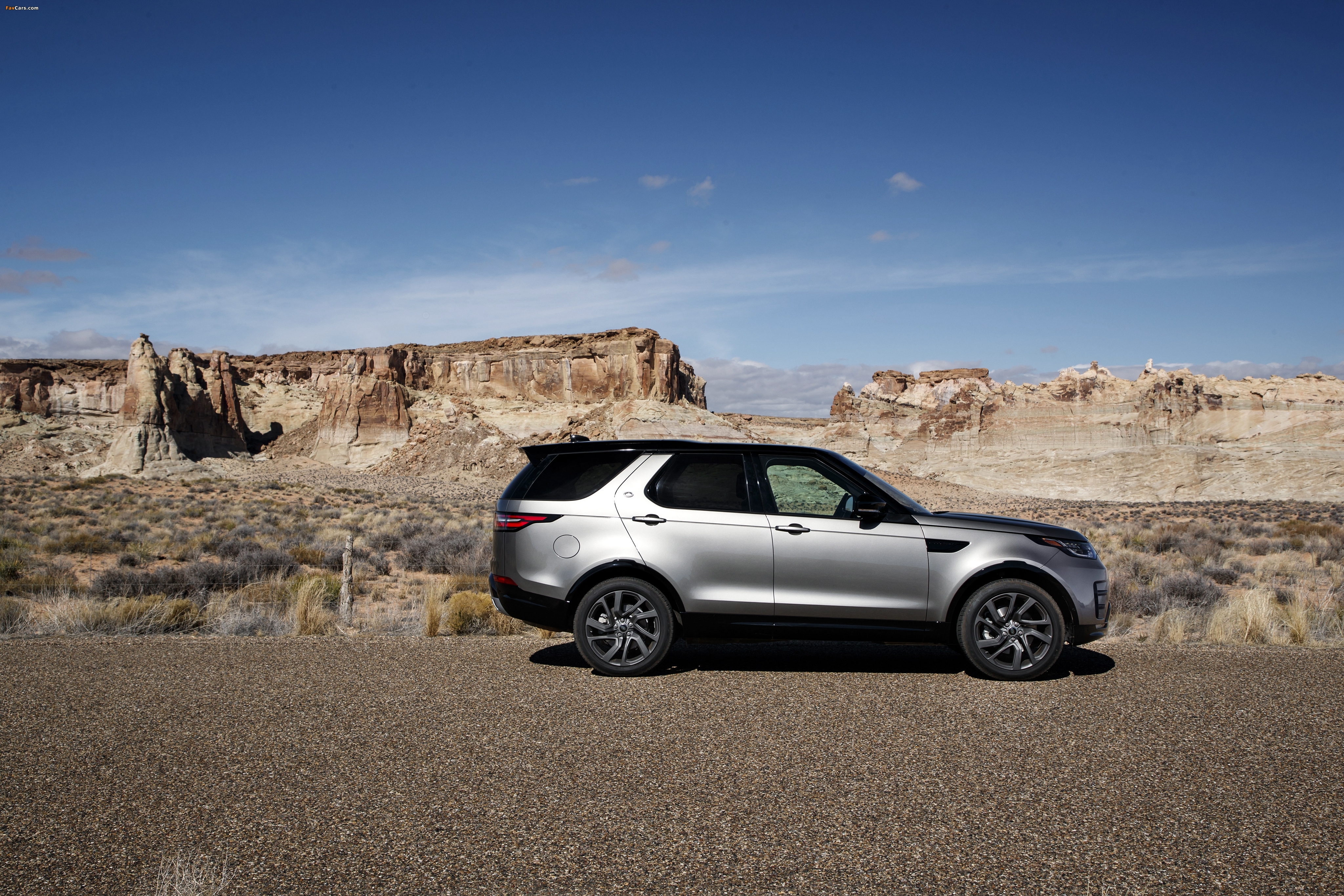 Land Rover Discovery HSE Si6 Dynamic Design Pack North America 2017 photos (4096 x 2731)