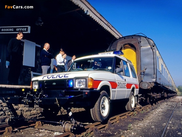 Land Rover Discovery 3-door Police 1989–94 wallpapers (640 x 480)