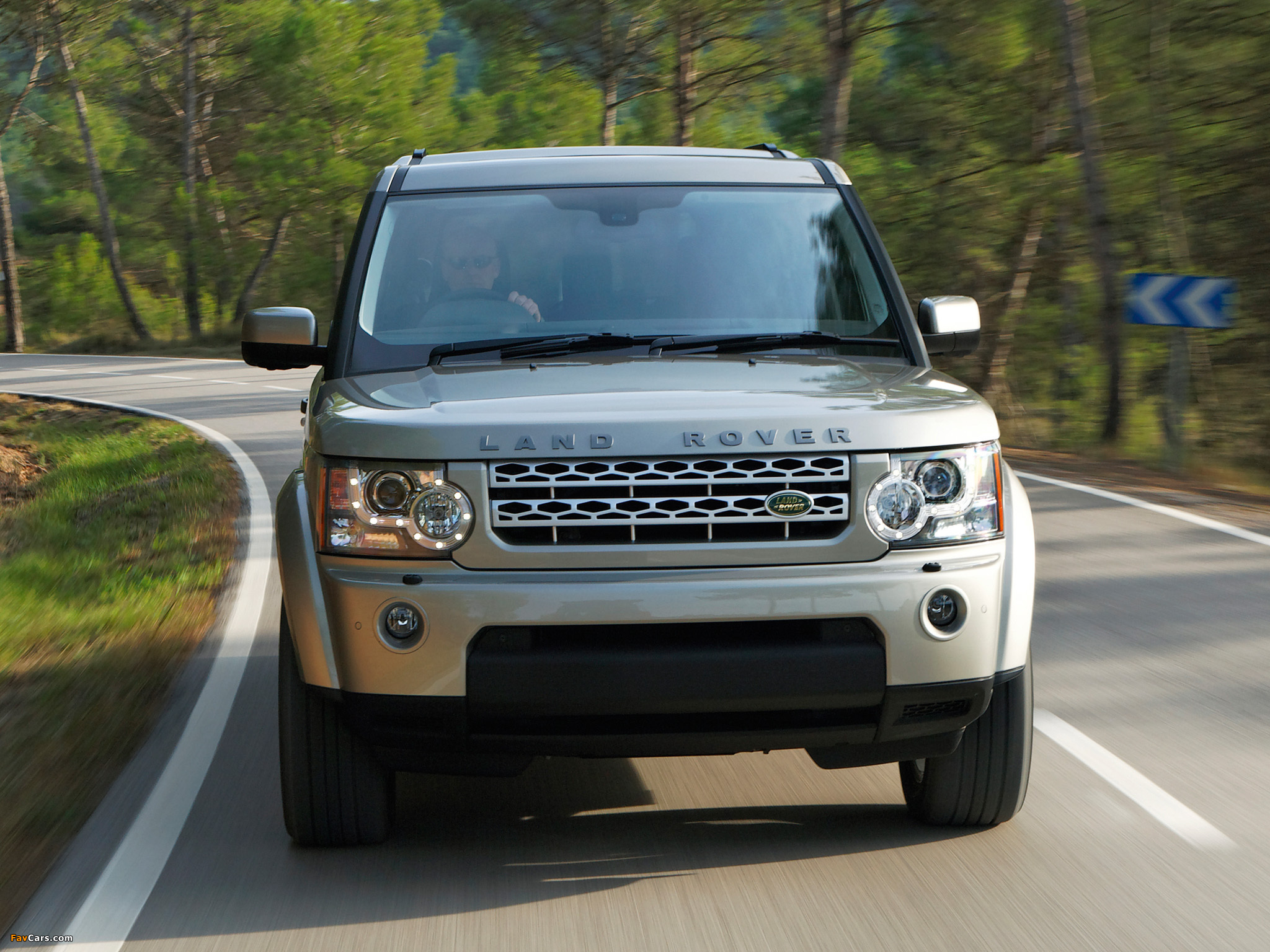 Photos of Land Rover Discovery 4 3.0 TDV6 UK-spec 2009 (2048 x 1536)