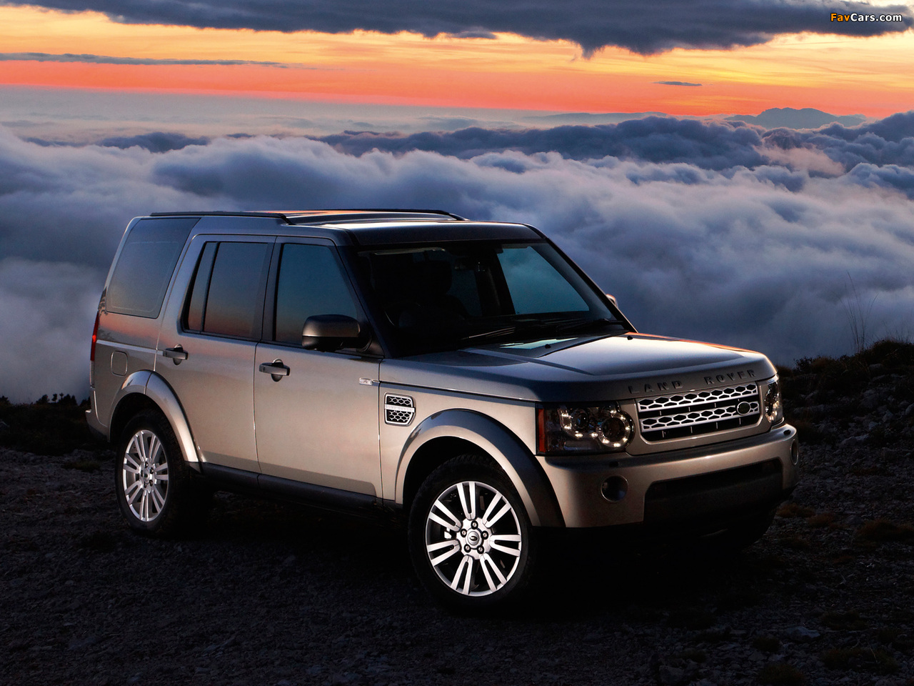 Photos of Land Rover Discovery 4 3.0 TDV6 UK-spec 2009 (1280 x 960)