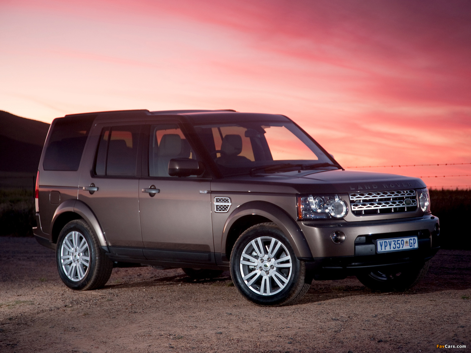 Photos of Land Rover Discovery 4 3.0 TDV6 ZA-spec 2009–13 (1600 x 1200)