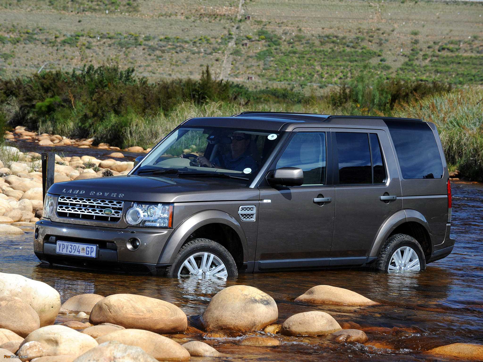 Photos of Land Rover Discovery 4 3.0 TDV6 ZA-spec 2009–13 (2048 x 1536)