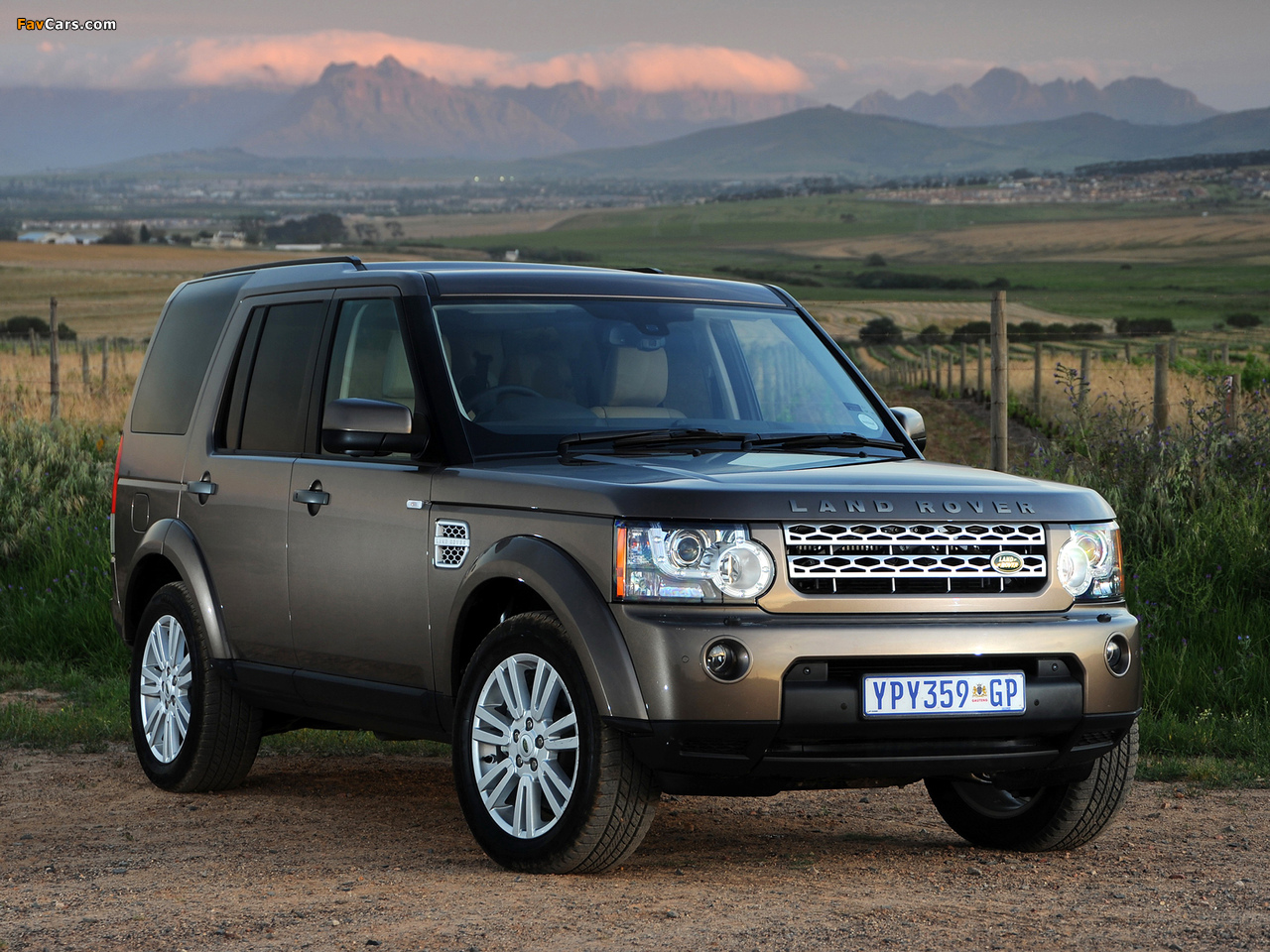 Photos of Land Rover Discovery 4 3.0 TDV6 ZA-spec 2009–13 (1280 x 960)