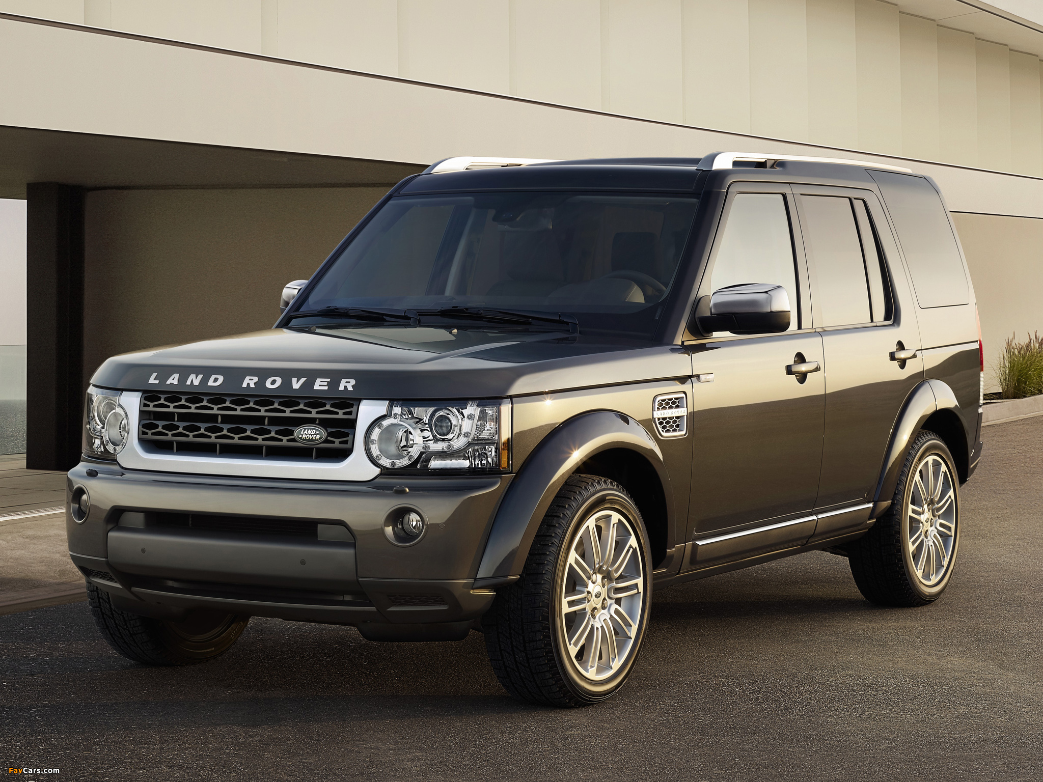 Photos of Land Rover Discovery 4 HSE Luxury Edition 2012 (2048 x 1536)