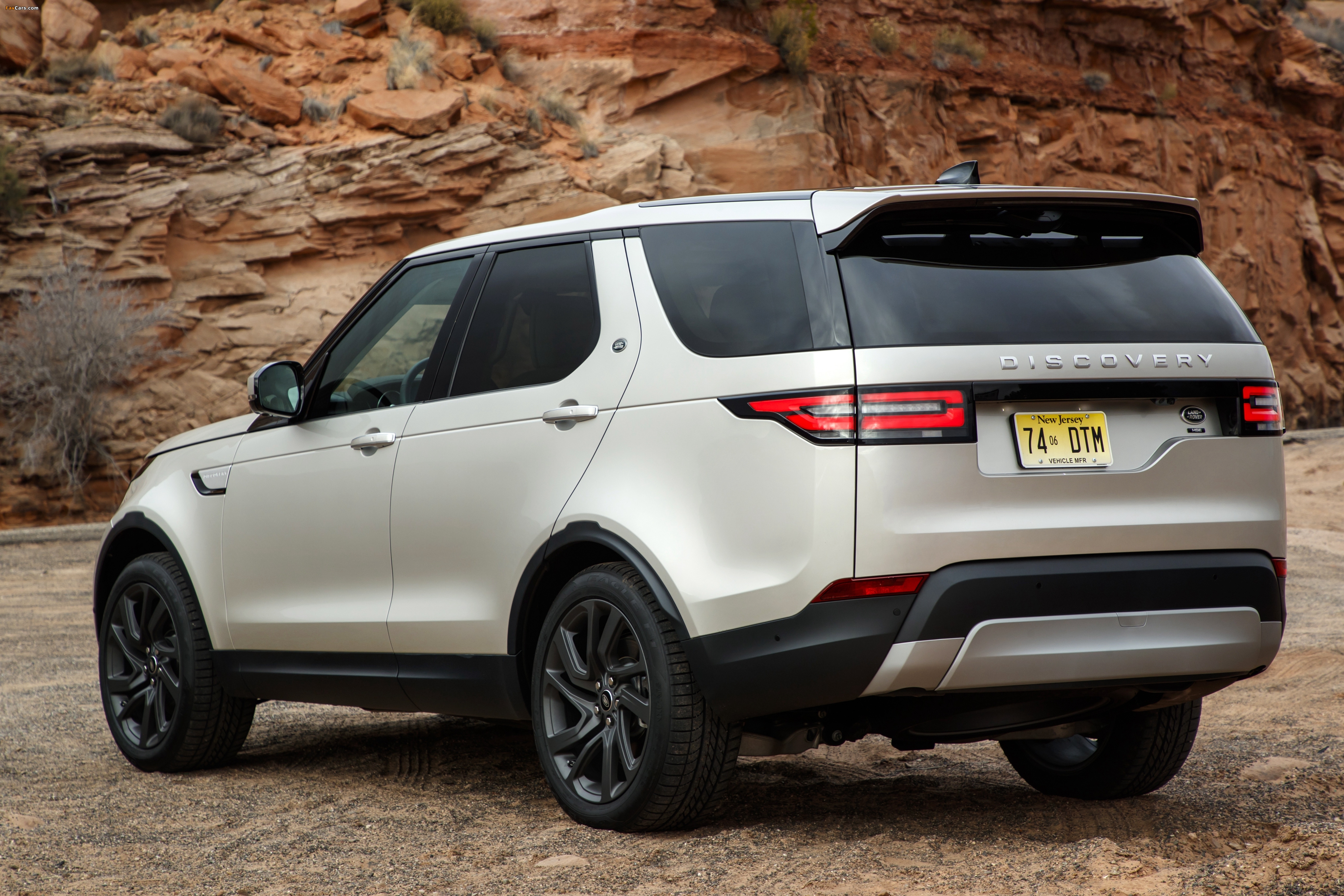 Photos of Land Rover Discovery HSE 2017 (4096 x 2731)