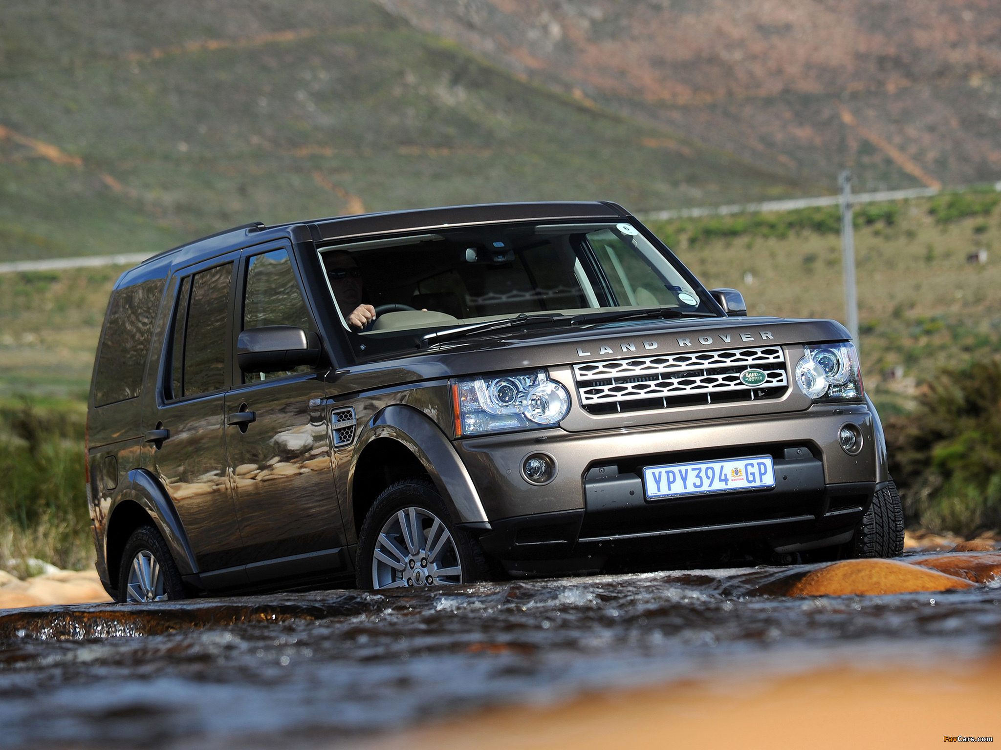 Pictures of Land Rover Discovery 4 3.0 TDV6 ZA-spec 2009–13 (2048 x 1536)