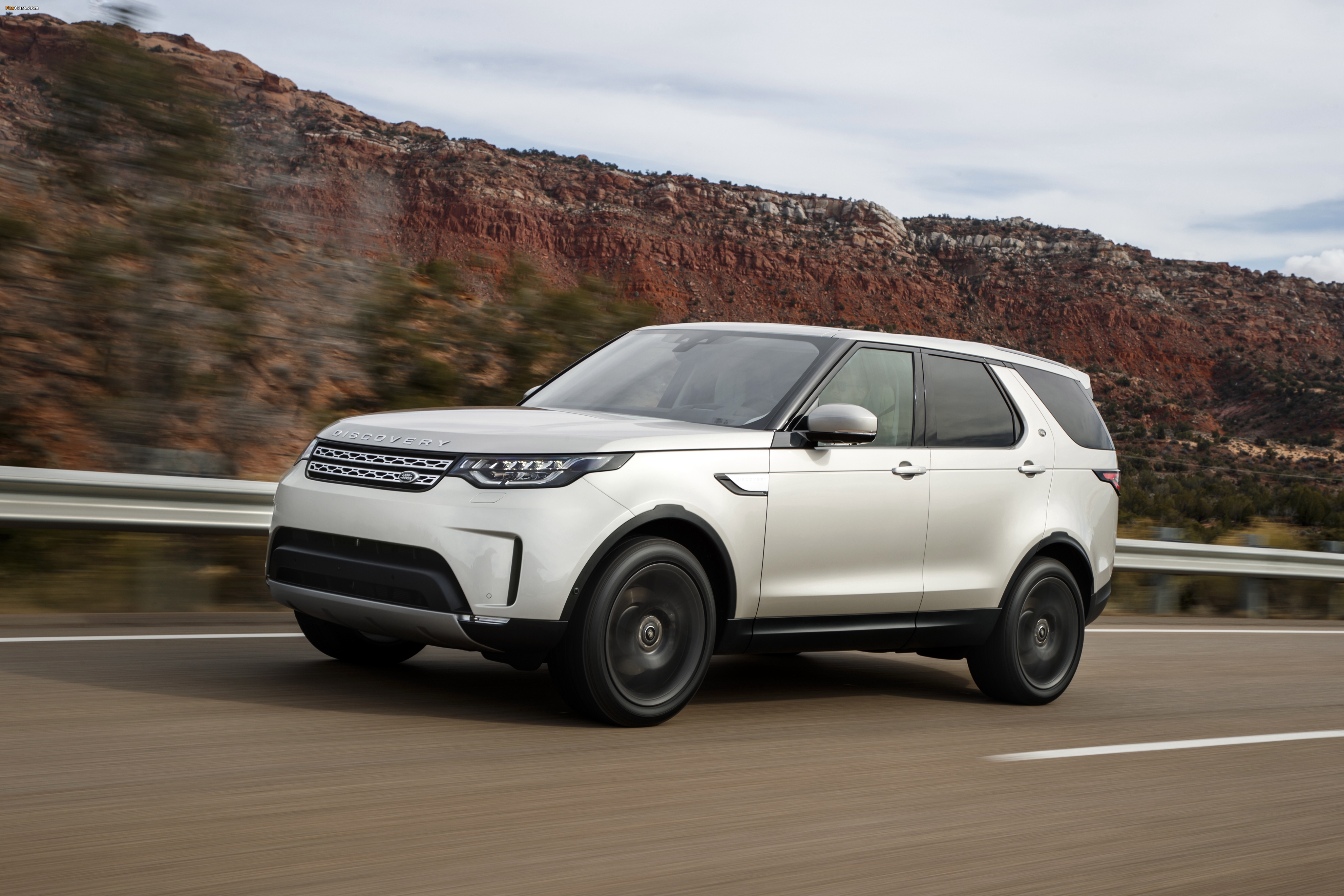 Pictures of Land Rover Discovery HSE 2017 (4096 x 2731)