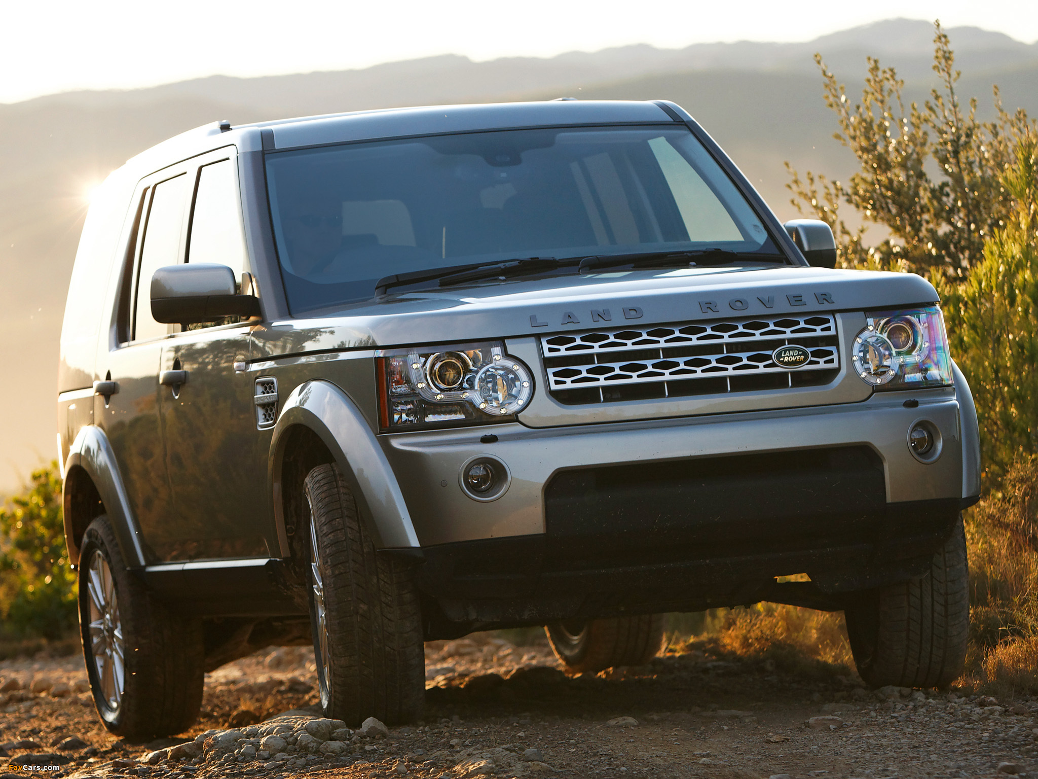 Pictures of Land Rover Discovery 4 3.0 TDV6 UK-spec 2009 (2048 x 1536)