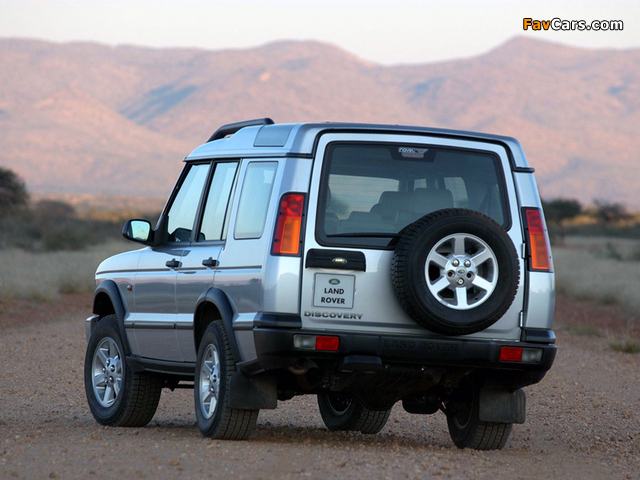 Land Rover Discovery ZA-spec 2003–04 wallpapers (640 x 480)