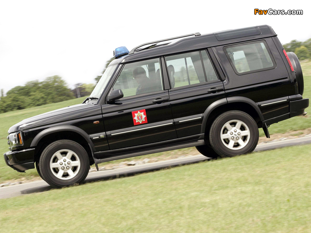 Land Rover Discovery Fire Service 2003–04 wallpapers (640 x 480)