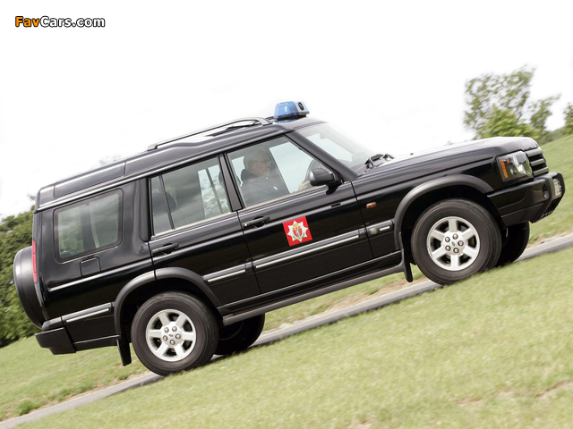 Land Rover Discovery Fire Service 2003–04 wallpapers (640 x 480)