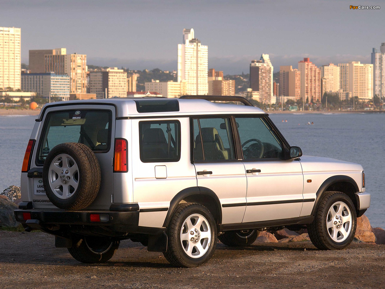 Land Rover Discovery ZA-spec 2003–04 wallpapers (1280 x 960)