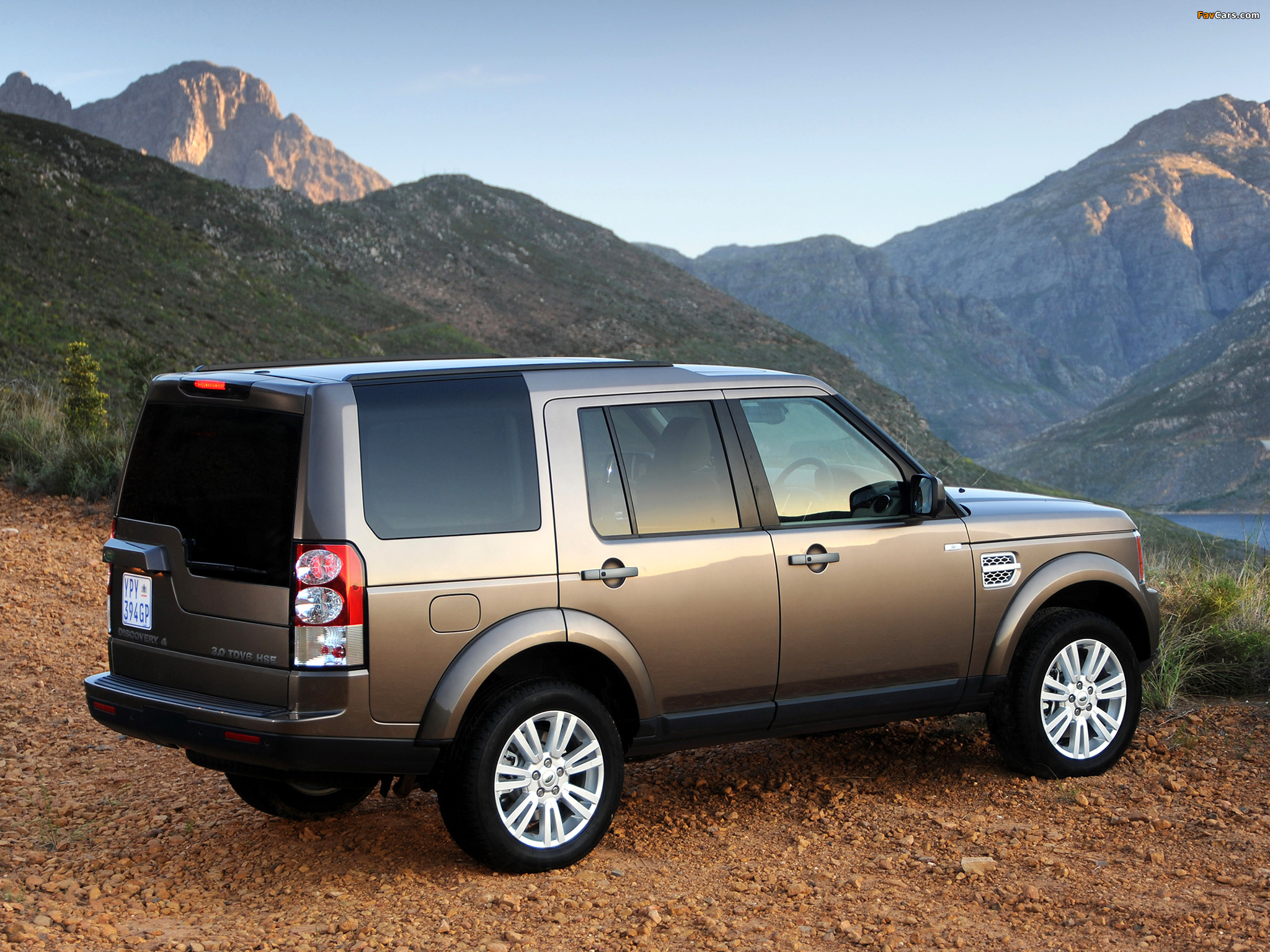 Land Rover Discovery 4 3.0 TDV6 ZA-spec 2009–13 wallpapers (2048 x 1536)