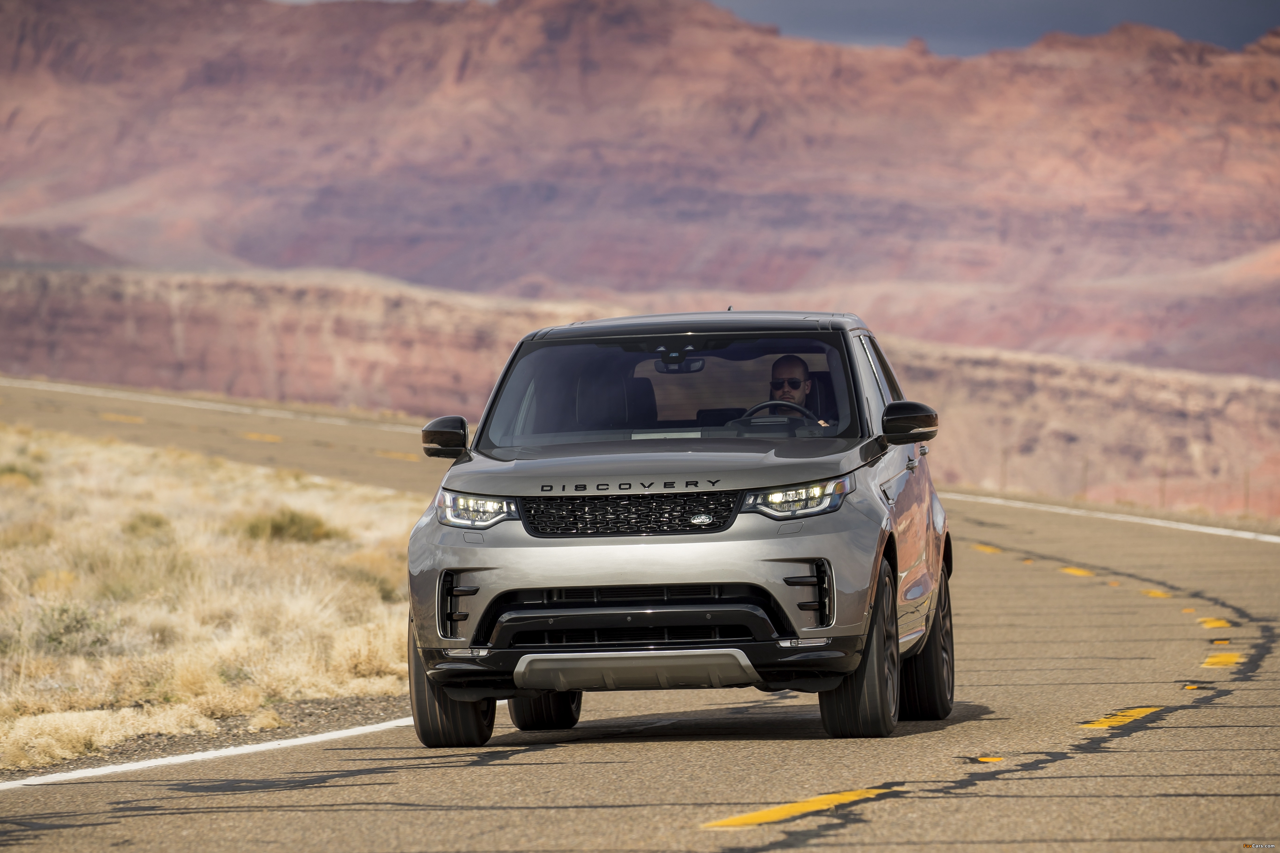 Land Rover Discovery HSE Si6 Dynamic Design Pack North America 2017 wallpapers (4096 x 2731)