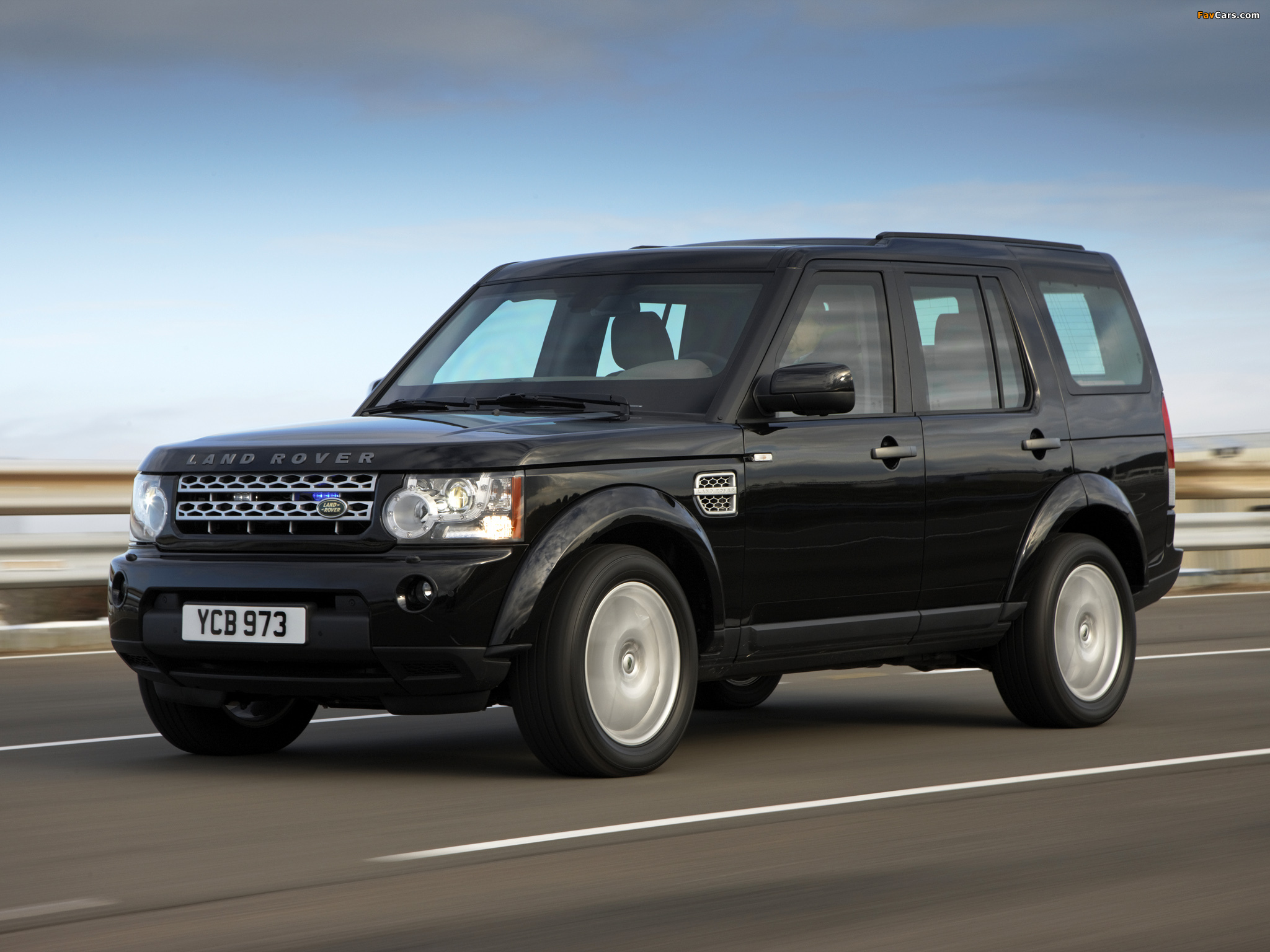 Land Rover Discovery 4 Armored 2010 wallpapers (2048 x 1536)