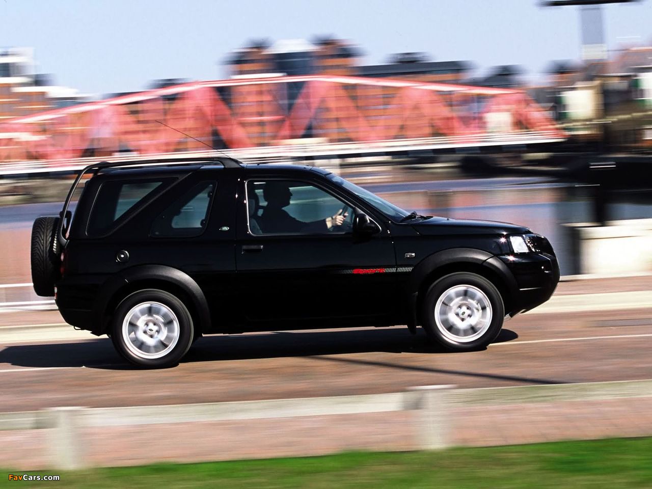 Images of Land Rover Freelander 3-door 2003–06 (1280 x 960)