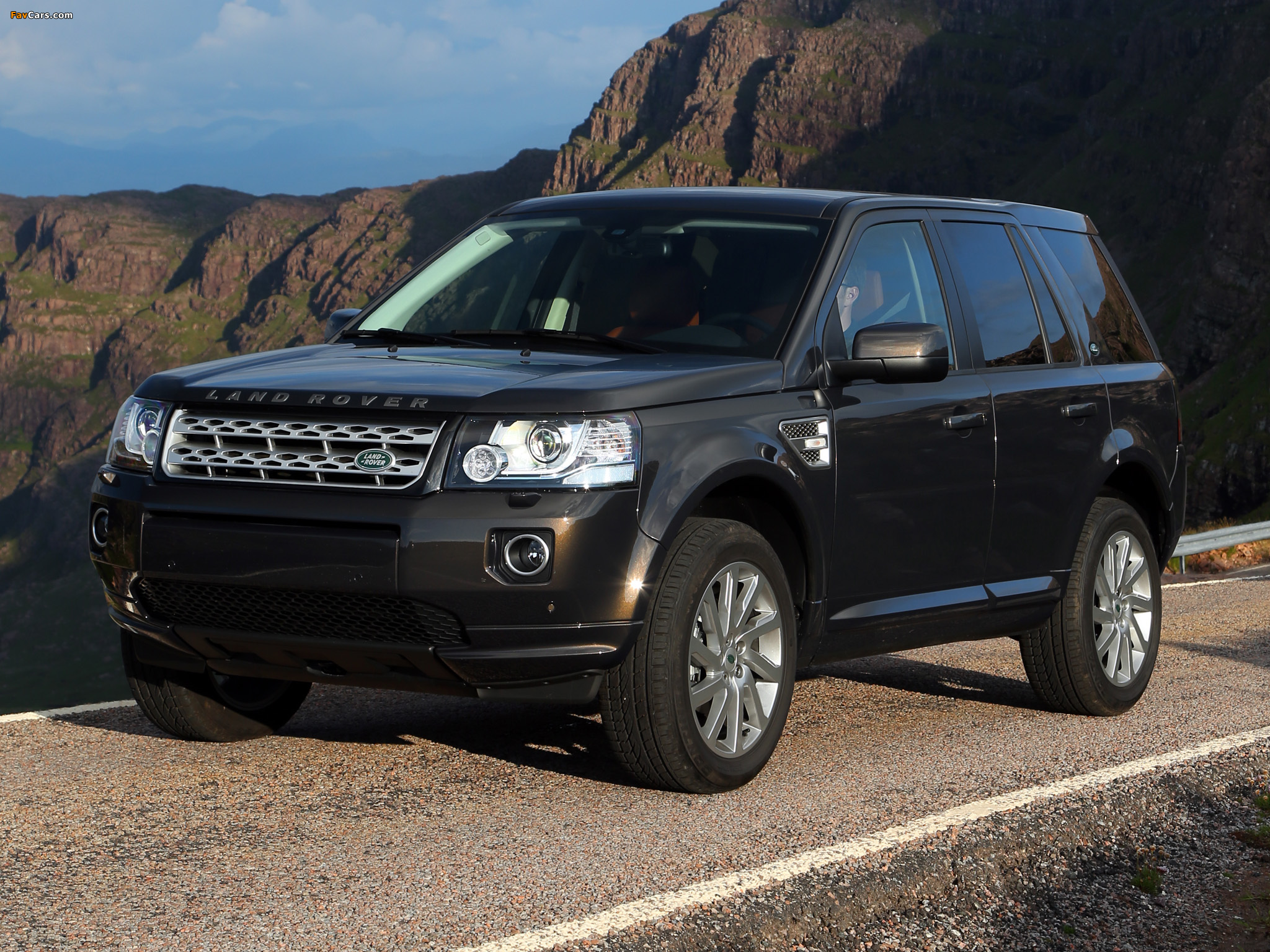 Images of Land Rover Freelander 2 SD4 2012 (2048 x 1536)