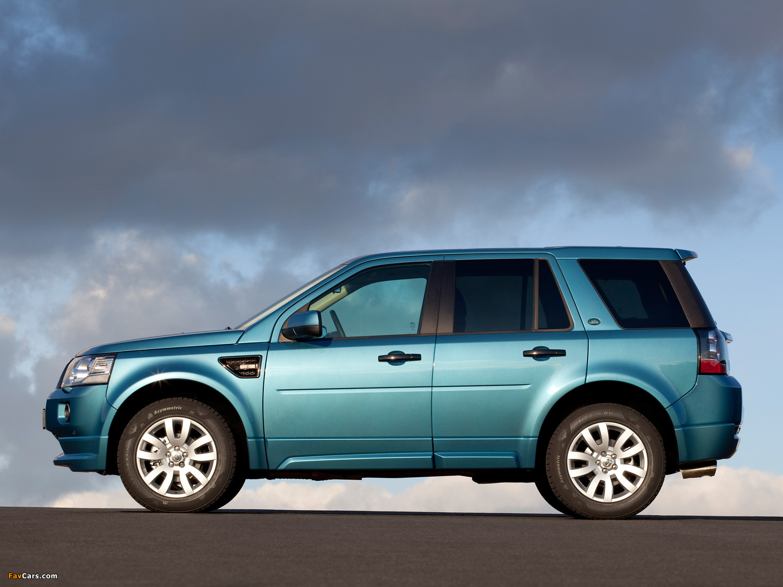 Images of Land Rover Freelander 2 SD4 2012 (1600 x 1200)