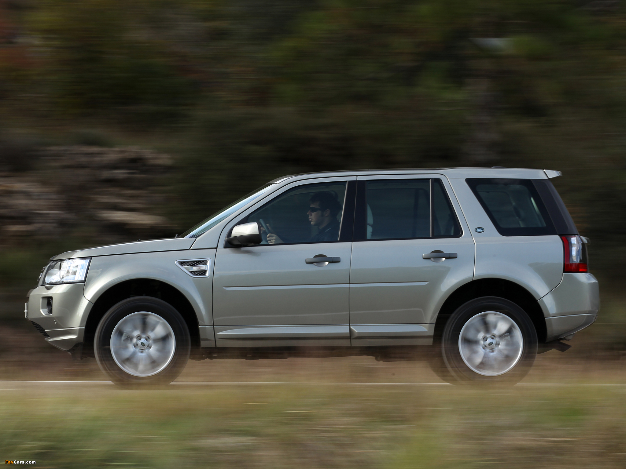 Land Rover Freelander 2 D4 2010 images (2048 x 1536)