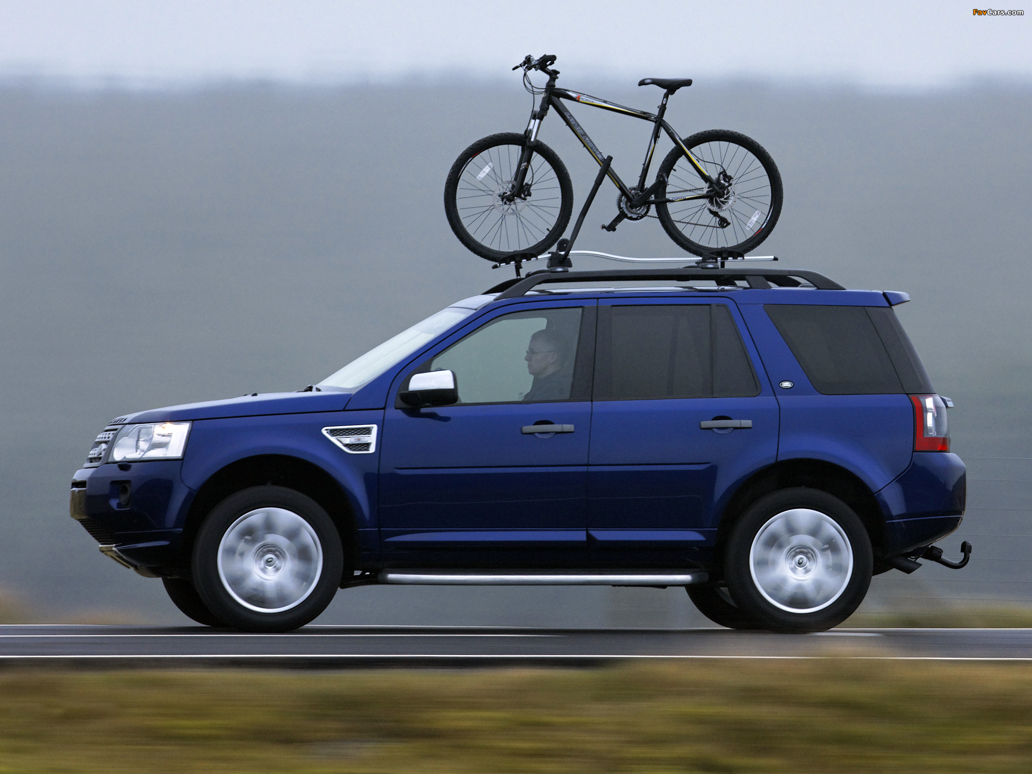 Land Rover Freelander 2 2010 wallpapers (2048 x 1536)