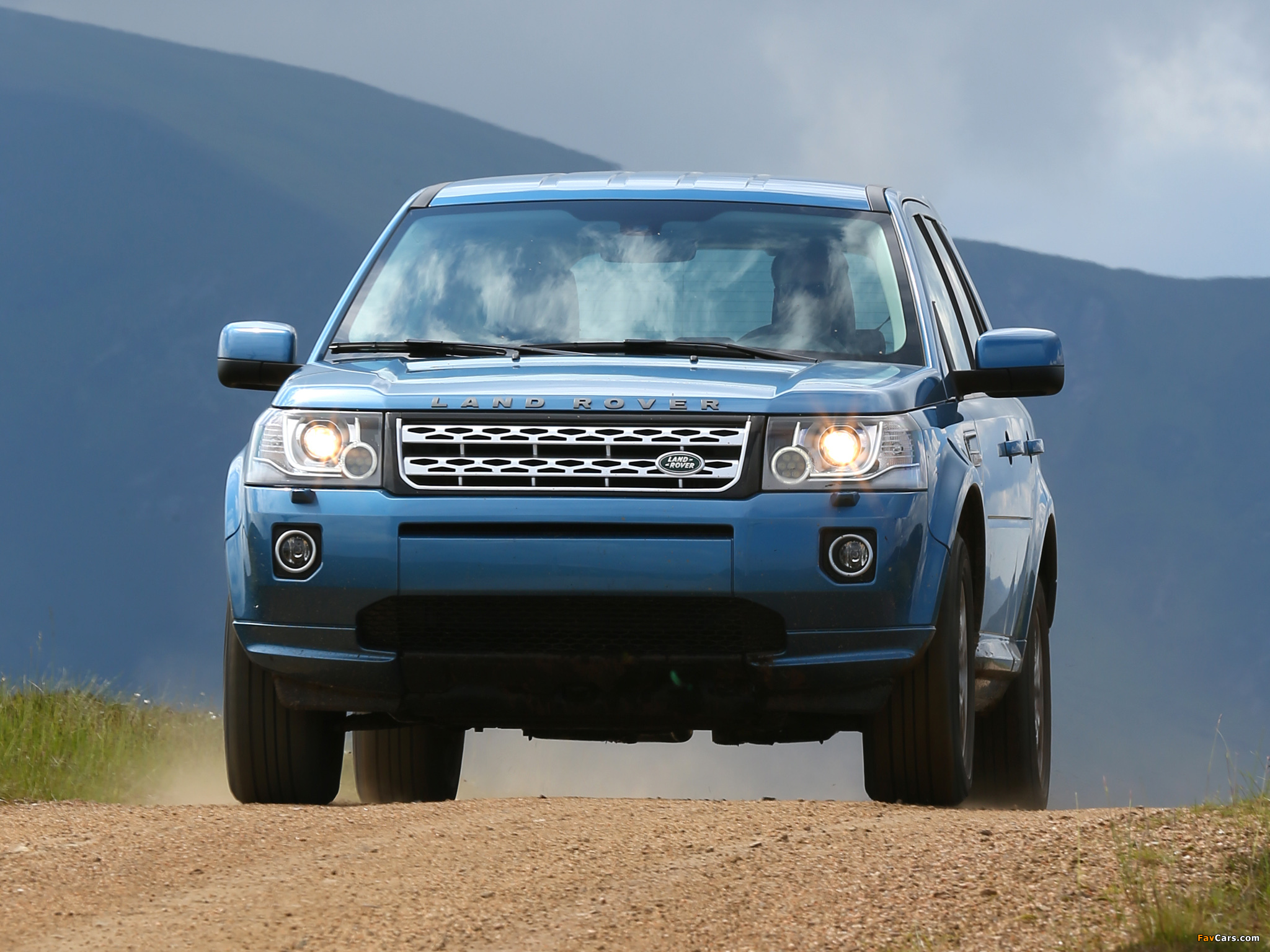 Land Rover Freelander 2 SD4 2012 images (2048 x 1536)